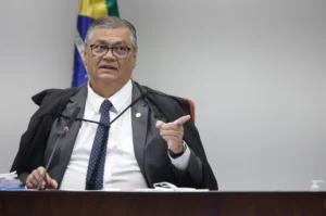 Nas redes, Dino defende debate “legítimo” sobre diploma de jornalista