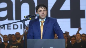 Toffoli cita indícios de ilicitudes e adia análise da candidatura de Renan
