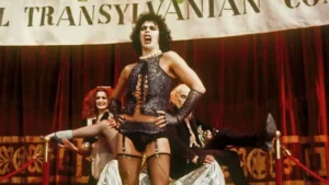 Morre Tim Curry, ator que transformou vilões em ícones do cinema, aos 80 anos