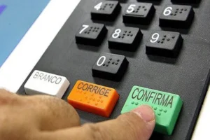 TSE abre urna eletrônica em rede nacional