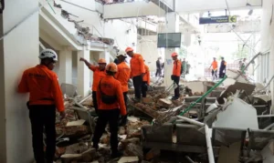 Indonésia ainda confere número de vítimas e desaparecidos durante o terremoto de 7,7 graus ocorrido no sábado