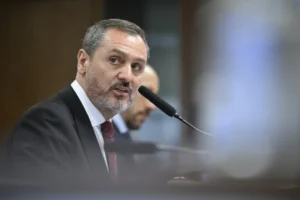Suspeitas: MinistroAndré Mendonça afasta Andrei Rodrigues da direção da PF