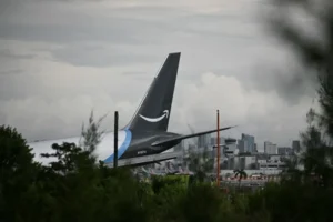 Vídeo: Causas de acidente com Boeing em Miame, EUA, ainda são apuradas. Ao menos cinco pessoas morreram.