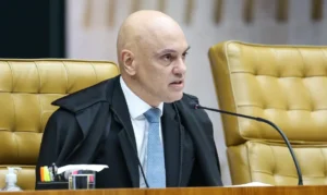 André Mendonça contra-ataca e pede a Fachin que Moraes seja afastado do STF