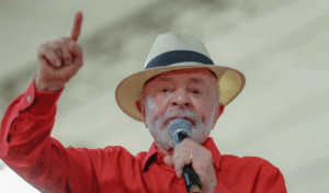 Entorno de Lula lamenta pedido de vista de Dino e prevê desafio à campanha
