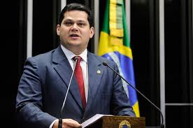 Alcolumbre fecha a porta do impeachment no Senado e enfrenta pressão crescente