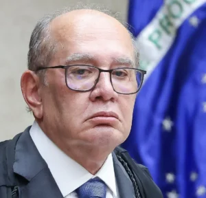 Gilmar pede para Fachin assumir casos e incluir Mendonça em julgamento
