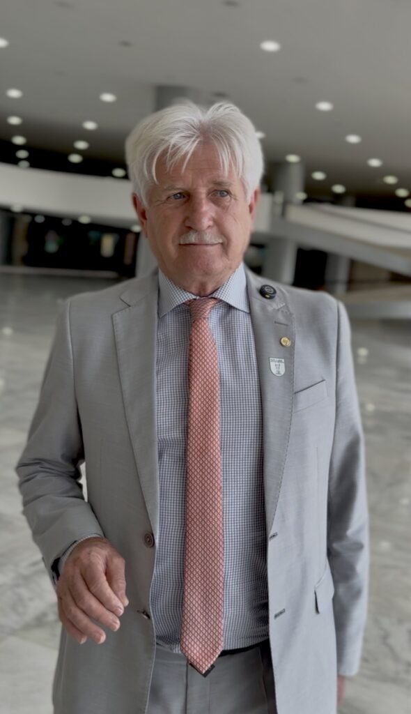 Parlamentar paraense, Faleiro participa da assinatura de política para minerais críticos e terras raras