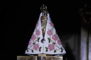 Caixaparah celebra Nossa Senhora de Nazaré e recebe Karol Vasconcelos na domingueira