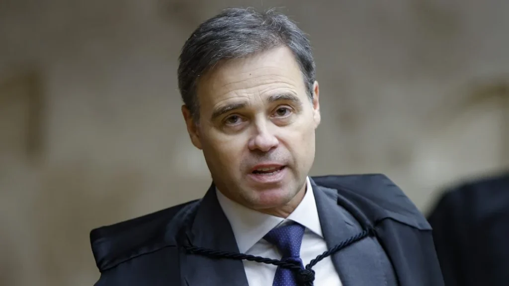 Mendonça extingue ação de Zé Trovão contra reajuste do Bolsa Família, mas não entra no mérito