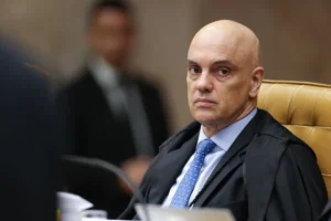 Folha, Globo e Estadão reagem pedindo em editoriais a saída de Moraes do STF