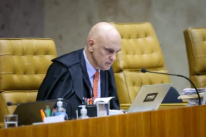 Moraes se declara impedido de votar em recurso de Bolsonaro