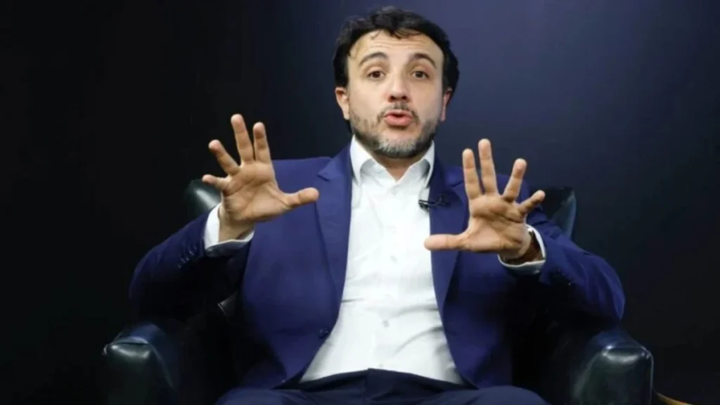 Renan Santos aciona TSE contra reajuste do Bolsa Família e questiona timing da medida
