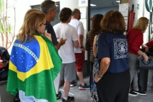 Brasileiros vão às urnas neste domingo para escolher o futuro Presidente da República e seis governadores