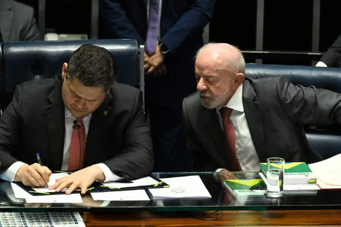 Fim da 6×1 vira marco social e combustível para disputa política