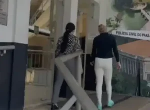 Mulher investigada por estelionato é presa pela Polícia Civil, em Belém