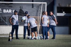 É vencer ou afundar: remo entra em campo com a pressão no limite