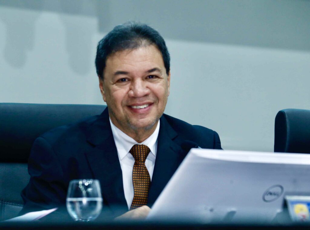 Chicão surpreende na reta final e conquista uma cadeira no Senado pelo Pará