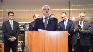 Ala do STF quer diálogo em meio à ameaça de impeachment