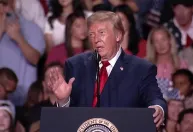 Trump volta a dizer que eleições no Brasil pareceram fraudadas