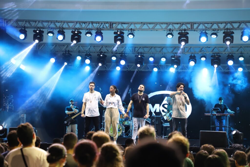 Sábado de juventude no Círio termina ao som do Missionário Shalom na Concha Acústica