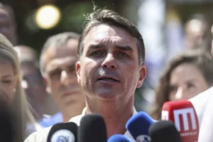 Flávio confirma que vai ao debate da Band no próximo domingo