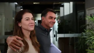Argentina diz que Flávio Bolsonaro entrou no país na noite da terça-feira; o que se sabe