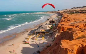 Paraíso do Nordeste vira queridinho dos turistas com praias vermelhas