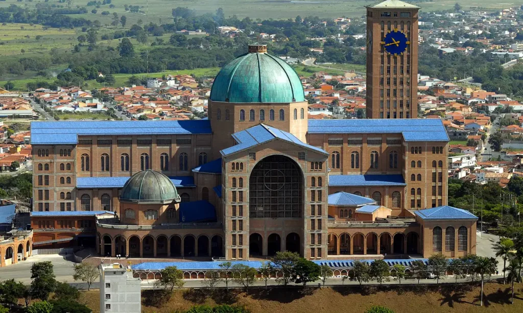 Santuário de Aparecida terá missas, consagração e procissão no feriado