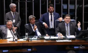 Alcolumbre retira PEC da Segurança Pública da pauta do Senado
